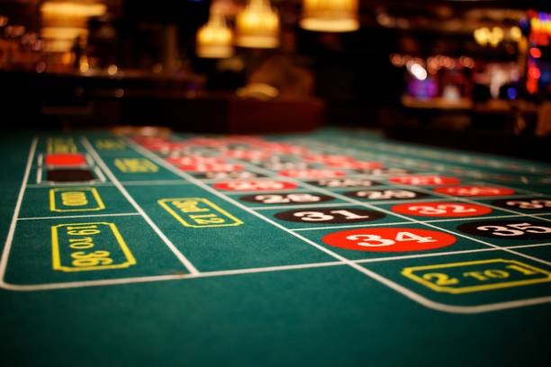 obby Infinite Blackjack live-dealer table with multiple players and real-time card display